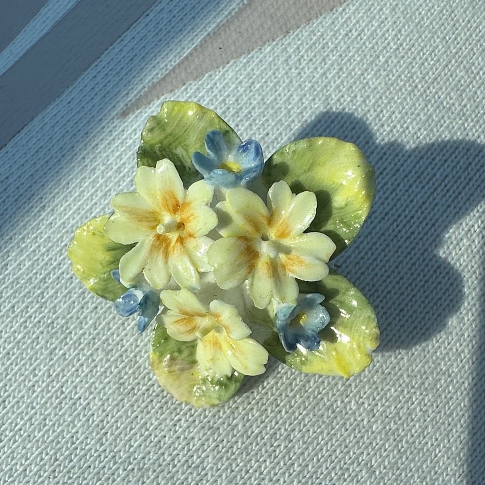 Vintage Ceramic Primrose Floral Mini Brooch - Yellow & Blue Flower Pin